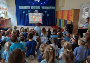 oglądamy film edukacyjny