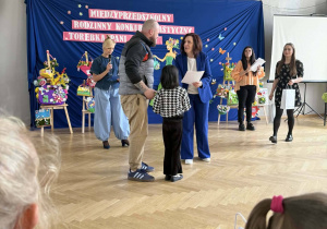 Julia z tatą