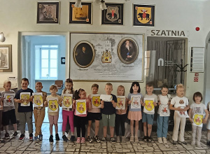Co widziała panna na niedźwiedziu?